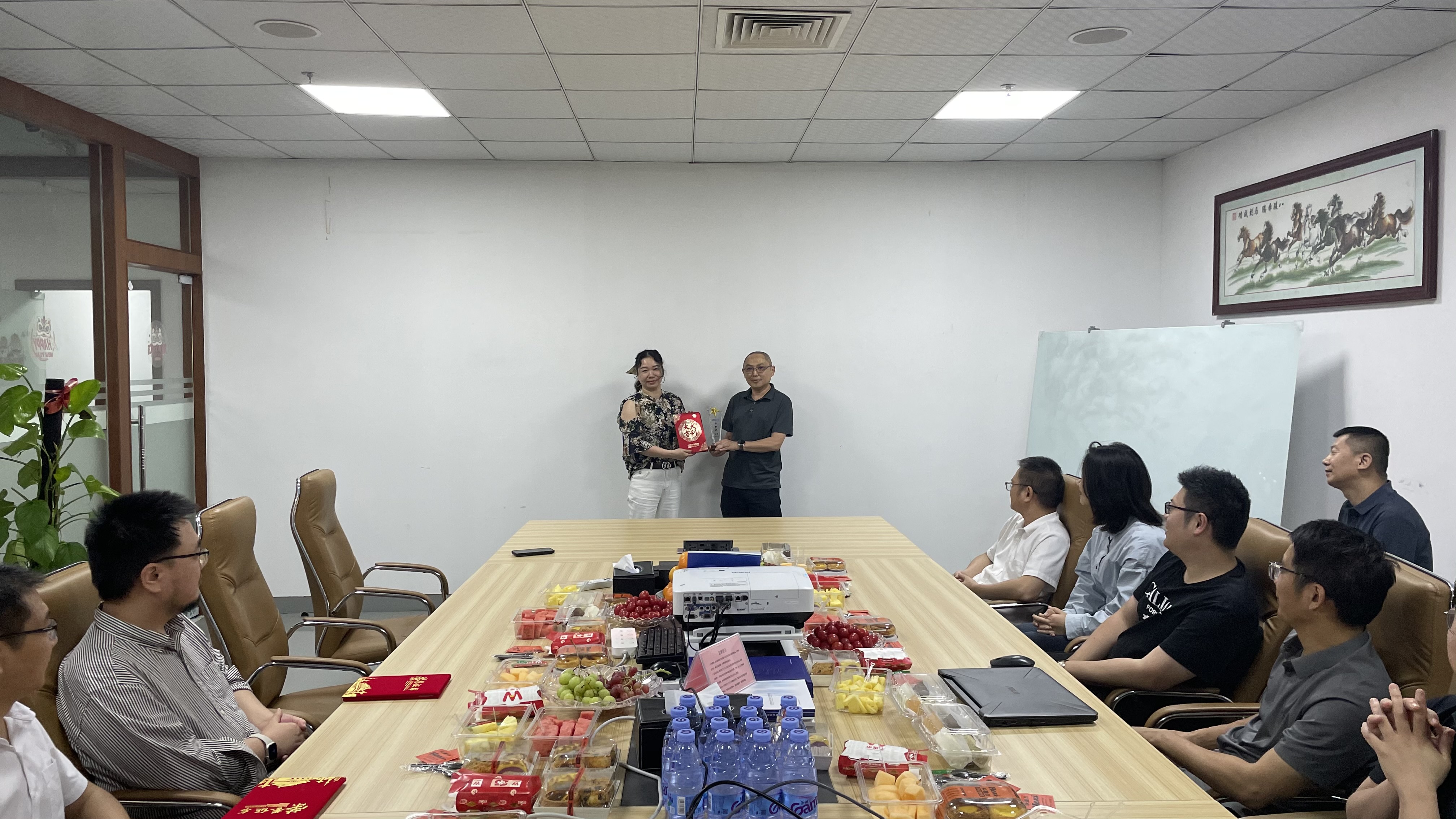 FAMA награждает основную команду НИОКР FAMA награждает основную команду НИОКР