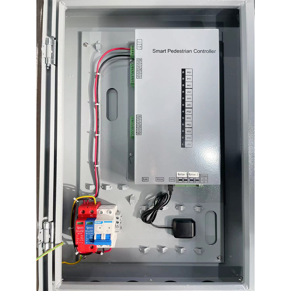 Регулировщик движения на пешеходном переходе