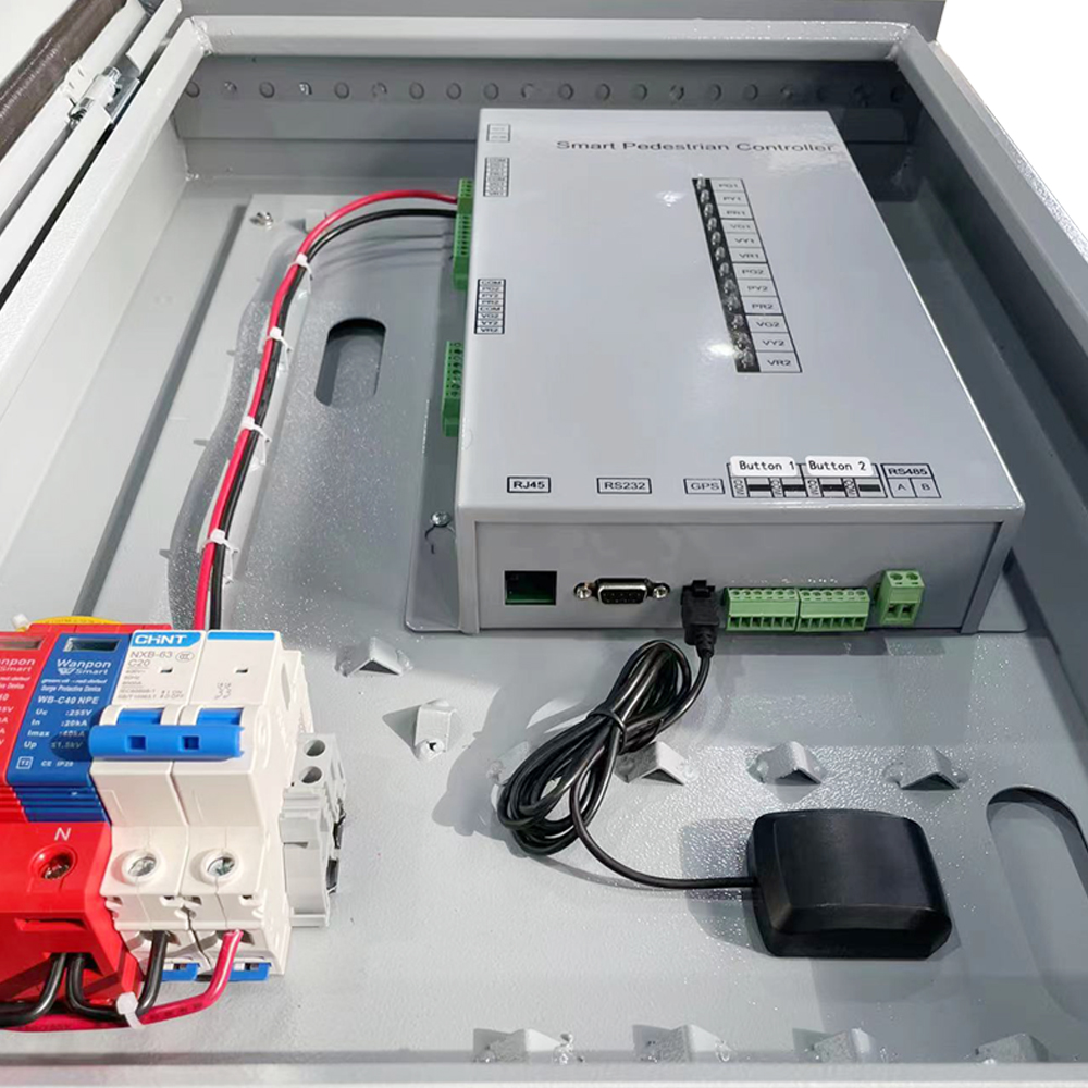 Регулировщик движения на пешеходном переходе