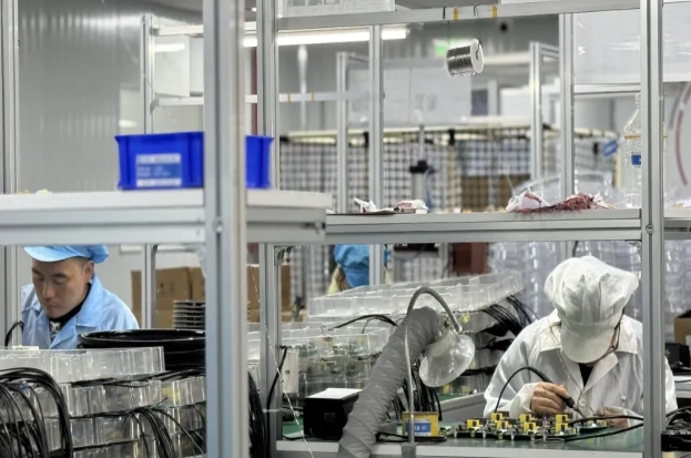 Звуковые пешеходные сигналы FAMA с пластиковым корпусом проданы в количестве более 7500 единиц в ноябре и установлены более чем на 1000 перекрестках. Звуковые пешеходные сигналы FAMA с пластиковым корпусом проданы в количестве более 7500 единиц в ноябре и установлены более чем на 1000 перекрестках.