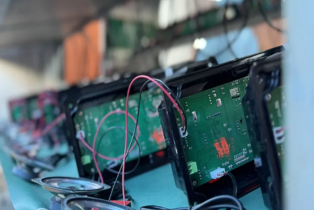 Звуковые пешеходные сигналы FAMA с пластиковым корпусом проданы в количестве более 7500 единиц в ноябре и установлены более чем на 1000 перекрестках. Звуковые пешеходные сигналы FAMA с пластиковым корпусом проданы в количестве более 7500 единиц в ноябре и установлены более чем на 1000 перекрестках.