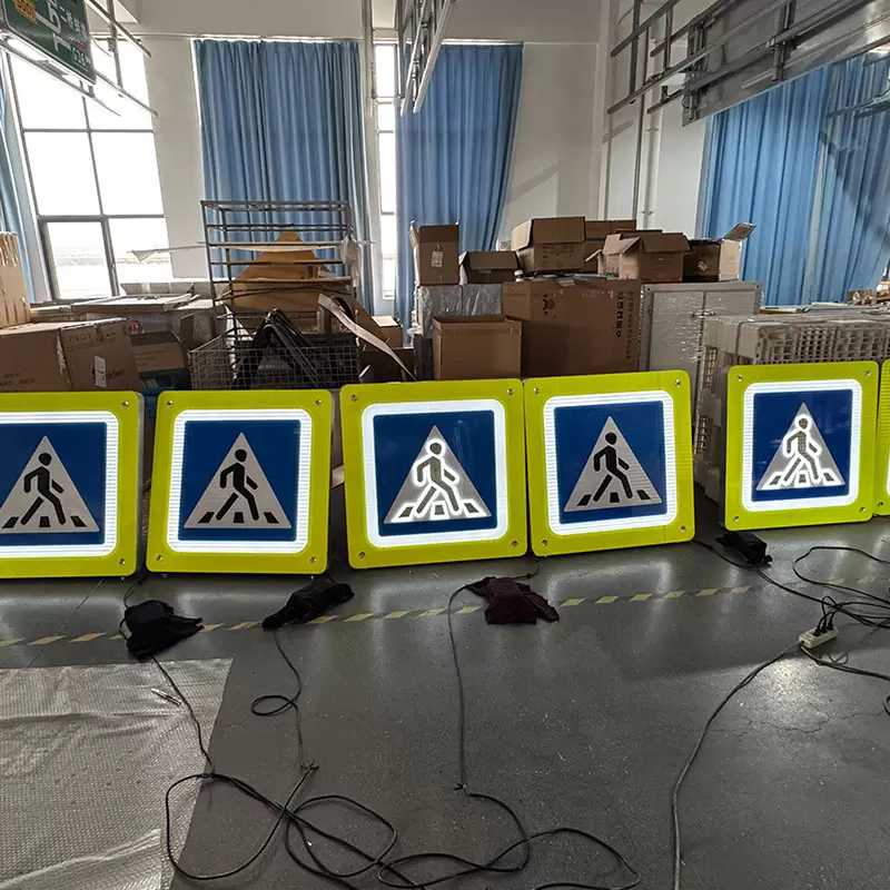 знаки пешеходных переходов на солнечных батареях знаки пешеходных переходов на солнечных батареях