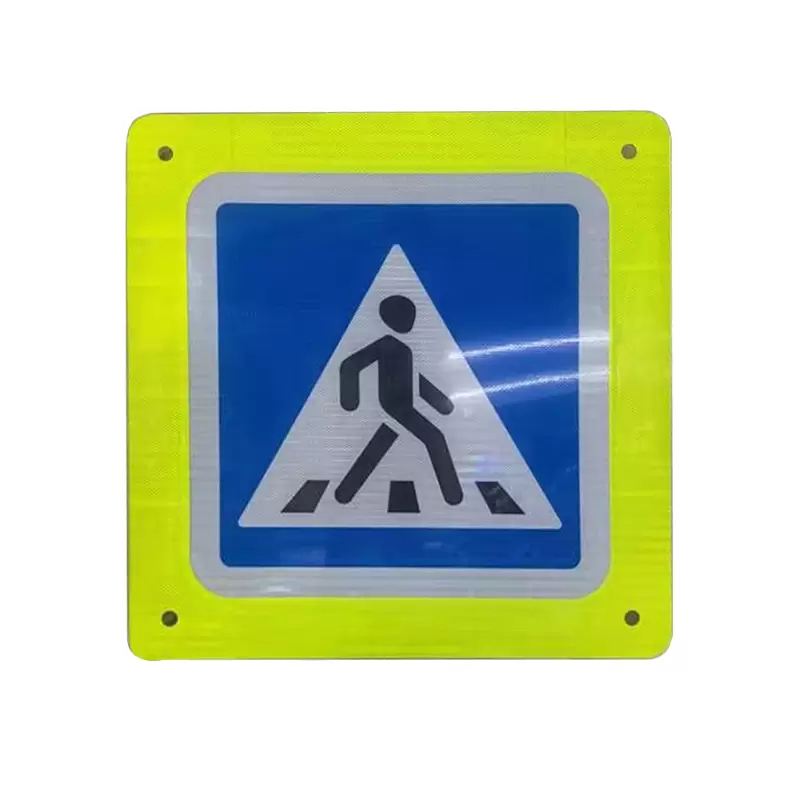 Мигающий знак пешеходного перехода на солнечной энергии